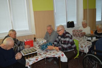 Koľko lásky sa zmestí do krabice od topánok