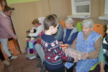 Koľko lásky sa zmestí do krabice od topánok