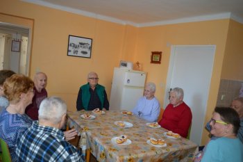 Pampuškové posedenie v domčeku