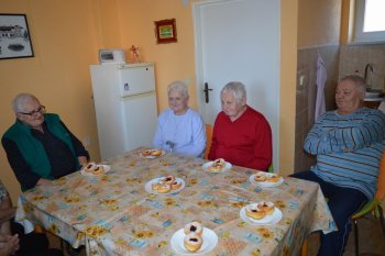 Pampuškové posedenie v domčeku