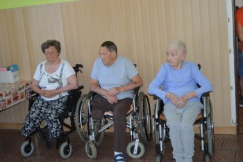 Kvetinové pozdravy pre  našich seniorov