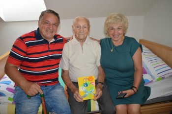 Kvetinové pozdravy pre  našich seniorov