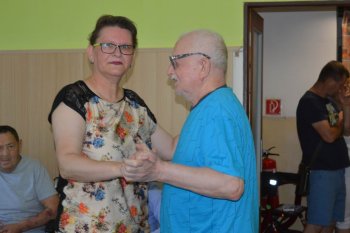 Kvetinové pozdravy pre  našich seniorov