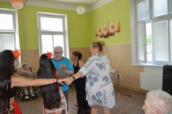 Kvetinové pozdravy pre  našich seniorov