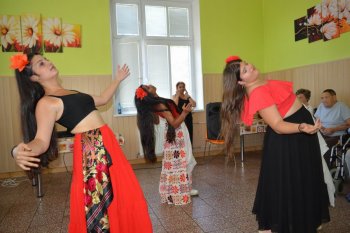 Kvetinové pozdravy pre  našich seniorov