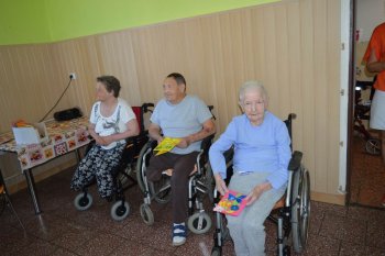 Kvetinové pozdravy pre  našich seniorov