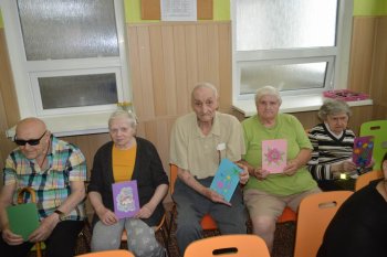 Kvetinové pozdravy pre  našich seniorov