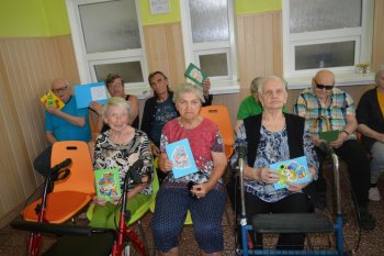 Kvetinové pozdravy pre  našich seniorov