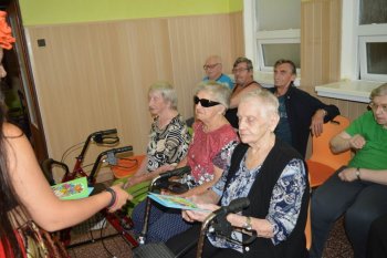 Kvetinové pozdravy pre  našich seniorov