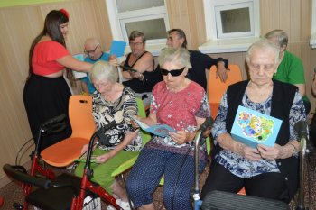 Kvetinové pozdravy pre  našich seniorov