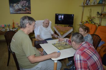 Návšteva p. Köbölovej – pomôcky na jemnú motoriku