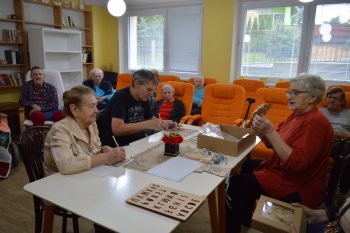 Návšteva p. Köbölovej – pomôcky na jemnú motoriku