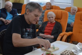 Návšteva p. Köbölovej – pomôcky na jemnú motoriku